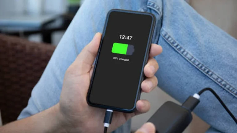 Extend Phone Battery Lifespan: 12 Habits That Actually Work