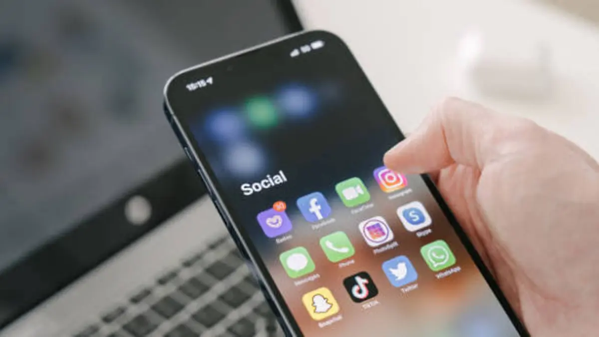 Manage Background Apps: Android & iPhone Settings Guide