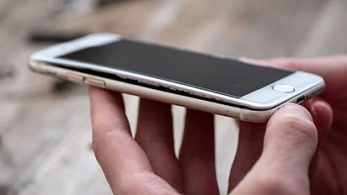 Phone Battery Swelling Causes: Why It Happens & Fixes